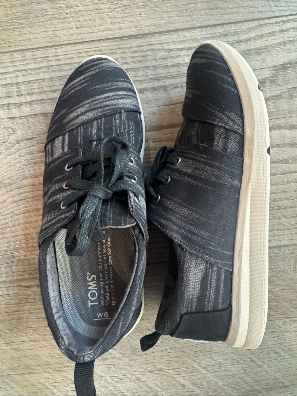 Toms Del Rey Black Sneakers size 6